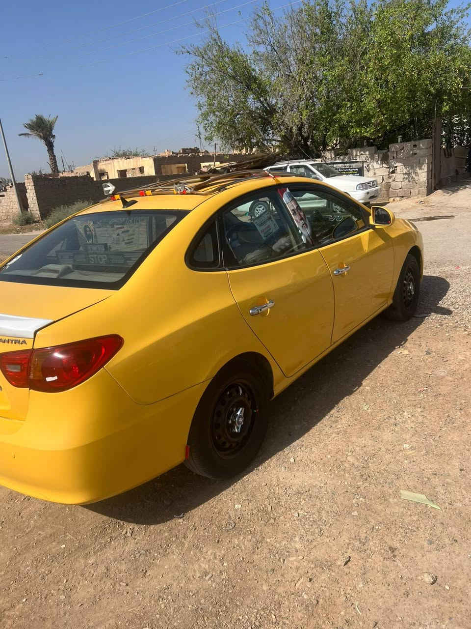 للبيع سياره مقدس. بالواقع احلا من الصور تجي وشوف بعينك  موديل 2009 محرك 1600 دكشن عالي.  سياره   وراد خليجي  ماناقصه اي شي    سياره بسمي تحويل ثاني يوم  السعر 95 وبيه مجال للشراي المكان مشروع الوحده قرب مجمع بسمايه   ***********
