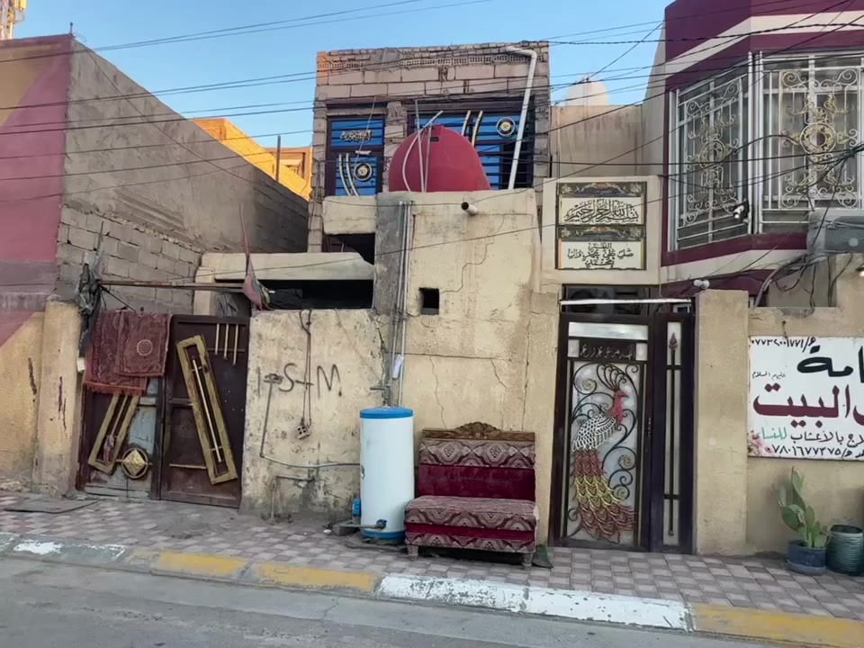 اسعد الله مساكم بكل خير عقار سكني مميز مساحة ١٠٠ متر بيت قديم يعتبر قطعه بسعر مناسب العنوان كربلاء الحر حي مؤمنين لاستفسار ***********.     ***********.    الحال يعرض عقاره يراسلنه  واتساب
