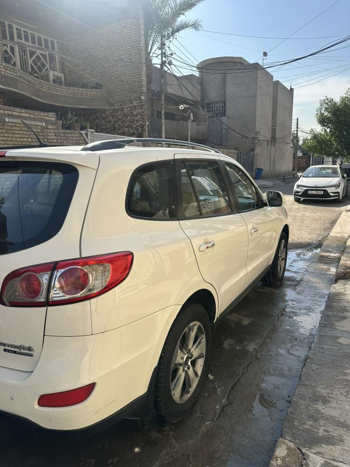 السلام عليكم
سنتافي خليجي 2012
محرك ستة سلندر 
فول مواصفات ١/١
رقم وهزة جديد 
سونارها موجود 
سعر 150 
مكاني بغداد للاستفسار ***********
