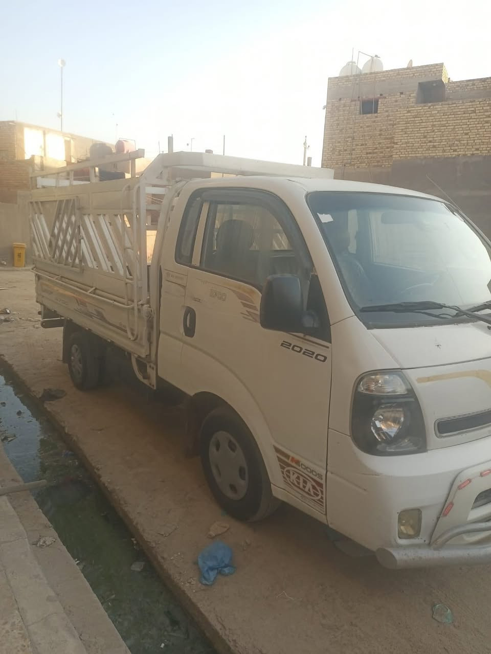 السلام عليكم
كيا بنگو نثيه موديل 2015 

سياره جاهزه من كلشي گير ومكينه وحداديه تخم تايرات  سنويه لل ٢٧ 

السعر ٩٥ وبيها مجال للشراي 

مكاني الناصريه سوق الشيوخ 

مامتواجد ع الفيس ***********
