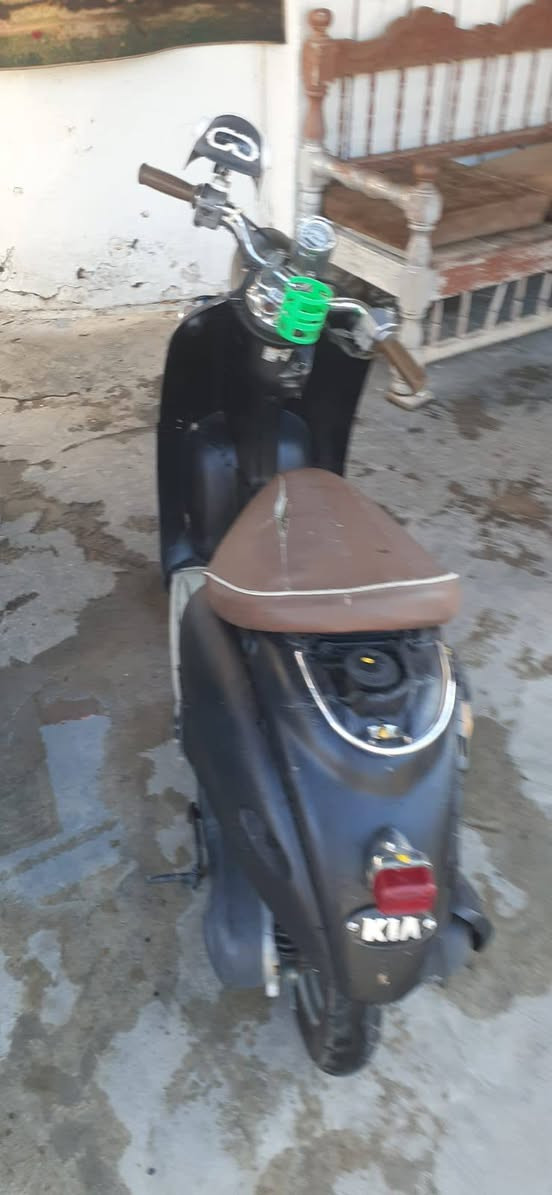 دراجه عبد الحليم السعر 90 العنوان حي السلام الطوبجي قرب دائرة المرور الرقم ***********
