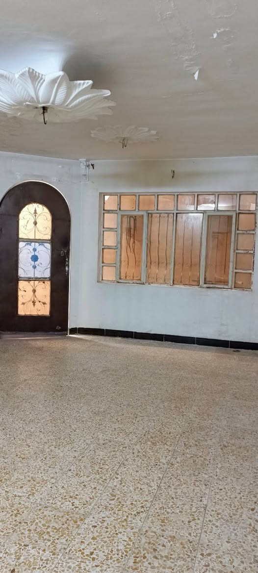 دار للايجار حي السلام بالقرب من
شارع المولدات مساحة الدار 250متر طابقين 
4 غرف نوم  هول2 حمام2 مطبخ استقبال 
مخزن كراج سياره 
 للاستفسار الاتصال على الرقم 
***********
