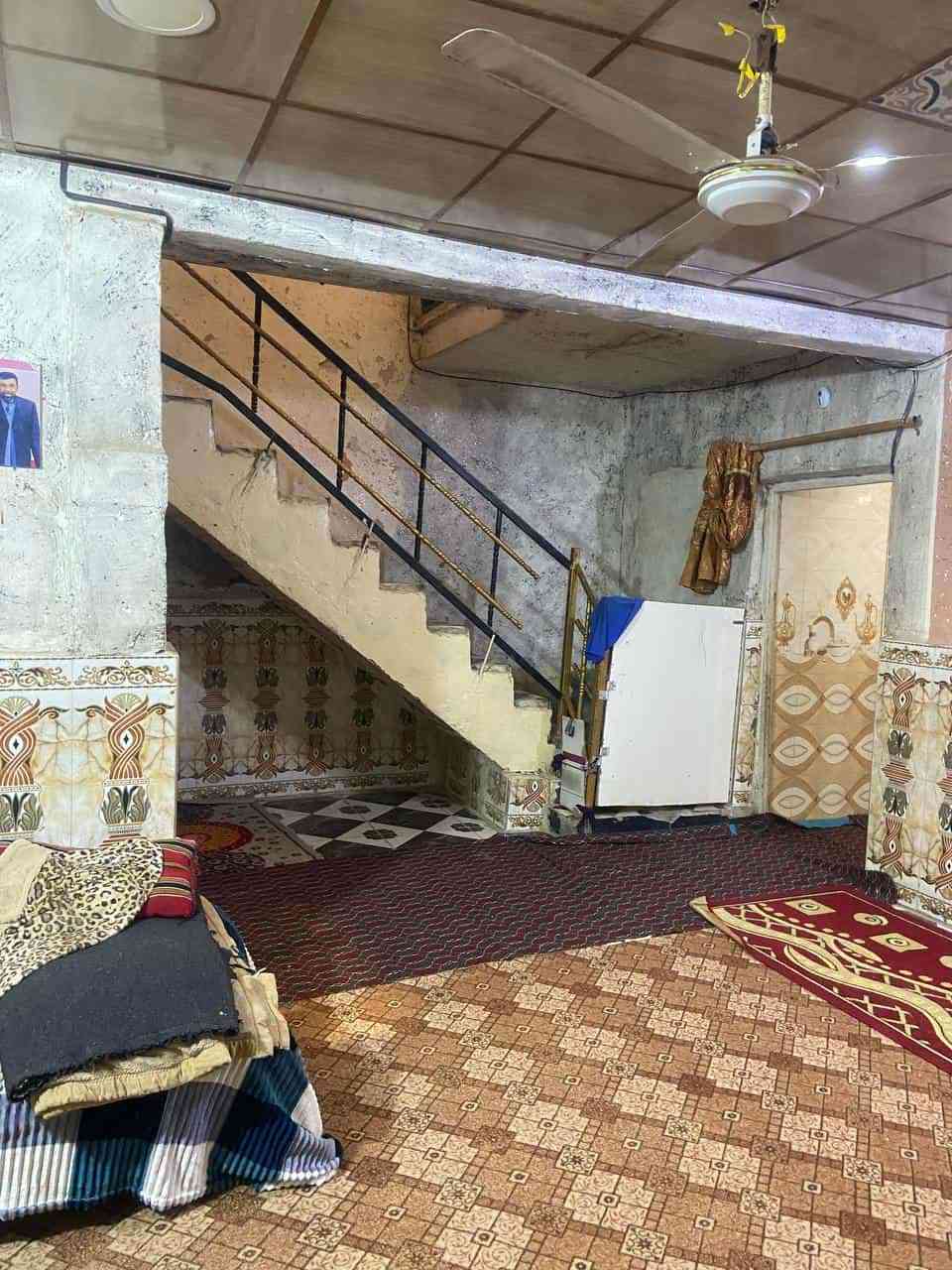 البيع نقد او مبادر بيت طابو  المساحه 210   طابقين الطابق الاول
. غرفتين وصاله ومطبخ وصحيات واستقبال طول 13متر وطارمة
 طابق الثاني غرفتين 
 نهاية شارع الوكفه 
 قريب عل محلات جدد  عل شارع العام ثاني فرع وهاذه رقمي 
***********
