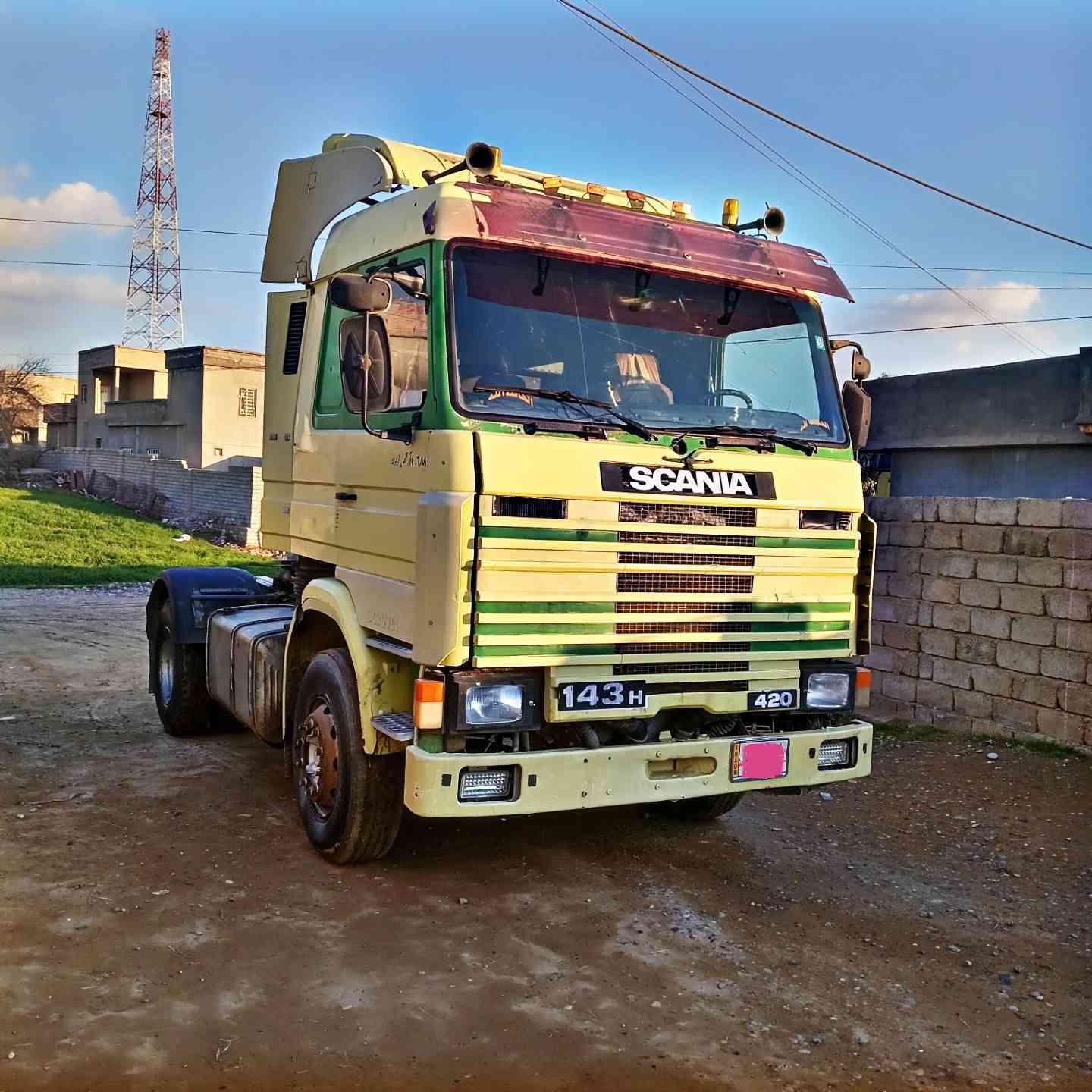 السلام عليكم
للبيع

سكانيا حجم ١٤٣

رقم الماني سنوية بأسمي 

محرك بي خيط بخار

كير اكسل شرط

تايرات جدد

 كهربائيات وضع شركة

المكان صلاح الدين الشرقاط 

للاستفسار : ***********
