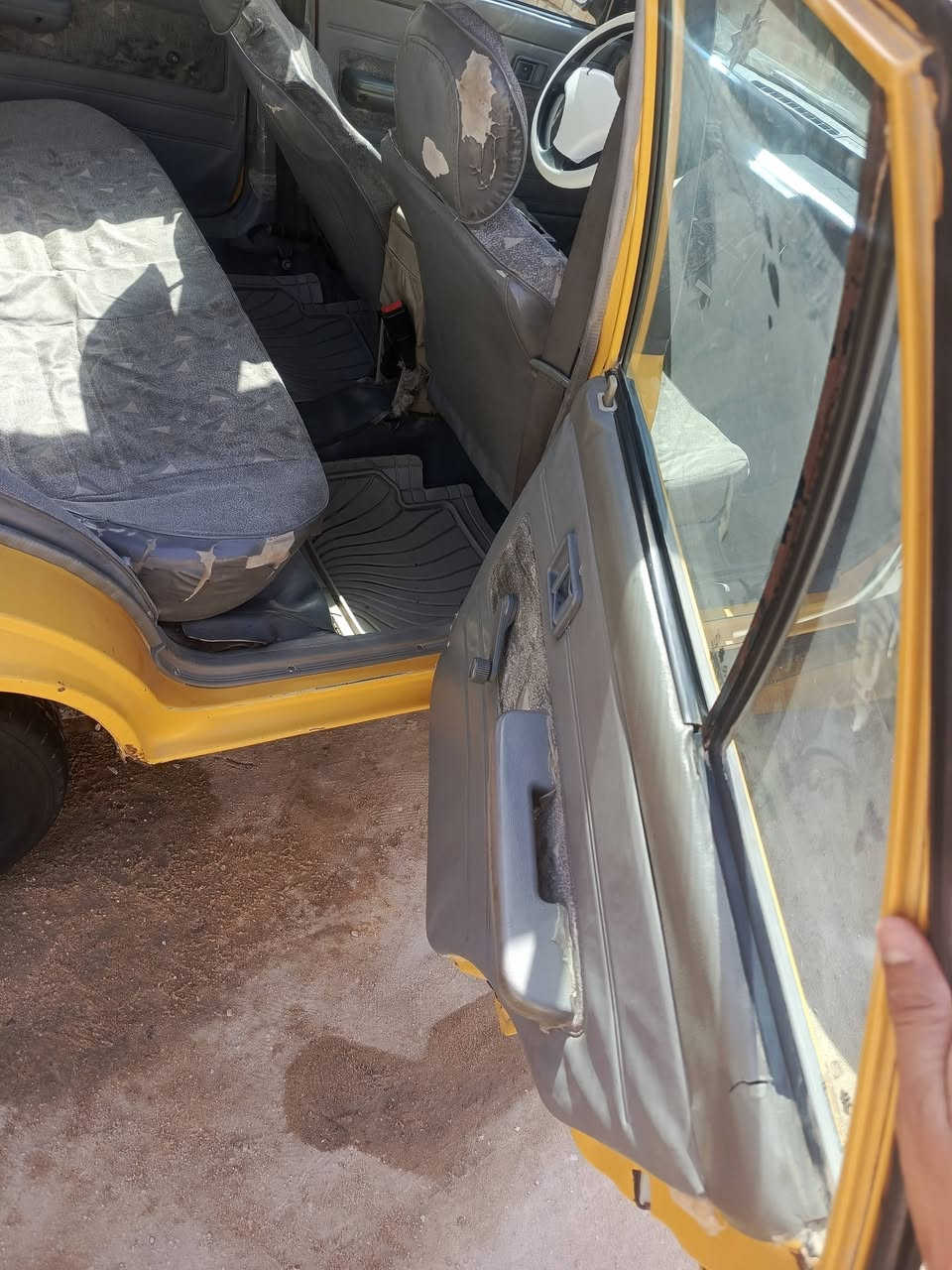 السلام عليكم سايبه للبيع موديل 2011 السيارة حلوة مابيها اي ضربه قويه بس الي بالصورة مكينه وگير خير من الله شواصي وبرانگيت كارتون 
السعر 27 وبيها مجال مكاني كربلاء الاسكان العسكري الرقم***********
