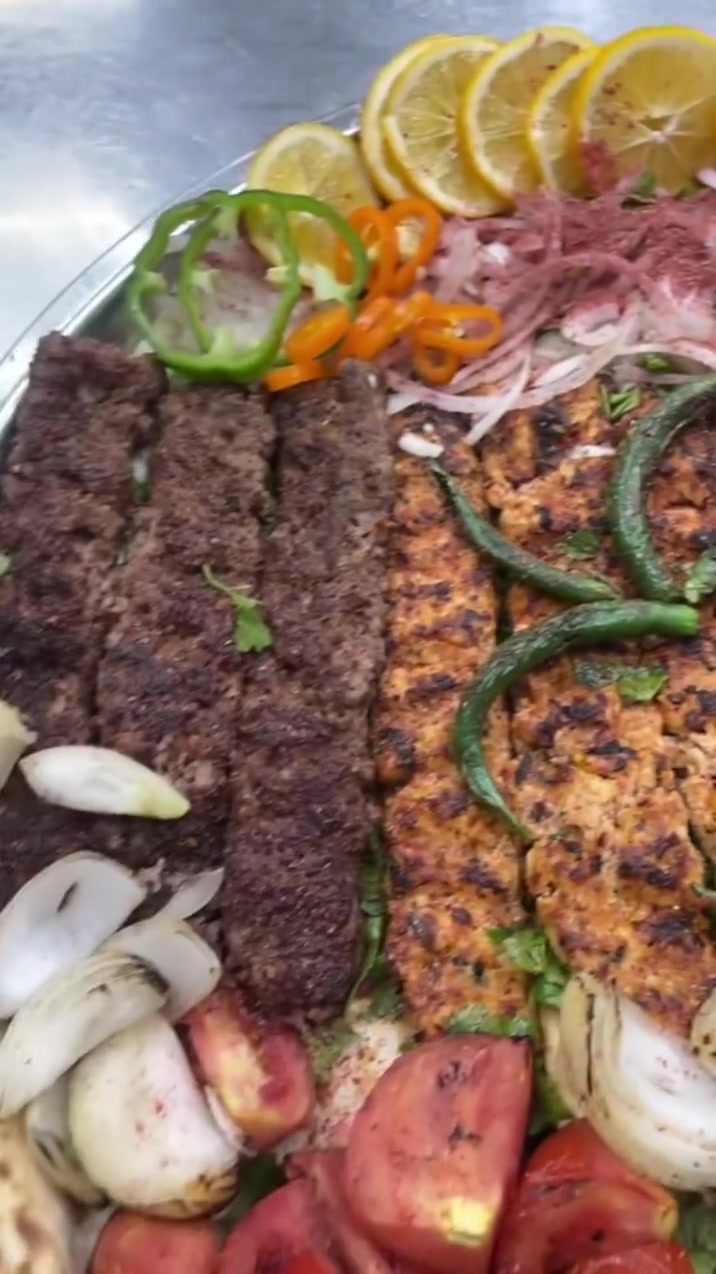 😍صينية مشاوي مليانة دلال لزبائنا الحلوين والترتيب ع اصولة وشرط النكهة ماتتكرر ابد . 
متوفر جميع انواع الكبب والدولمة والدجاج واهم شي محبوب الجماهير الكباب العراقي باللحم الخالص 🥓🔥
‏متواجدين من 7 ص الى 1 بعد منتصف الليل  مع توفر خدمة التوصيل داخل السيدية مجاني ، ويوجود توصيل لكافة المناطق في بغداد  / للاتصال والاستفسار على الرقم التالي .
‏*********** 📲
‏العنوان / السيدية - شارع العلوة - مجاور الضريبة .
@إشارة
