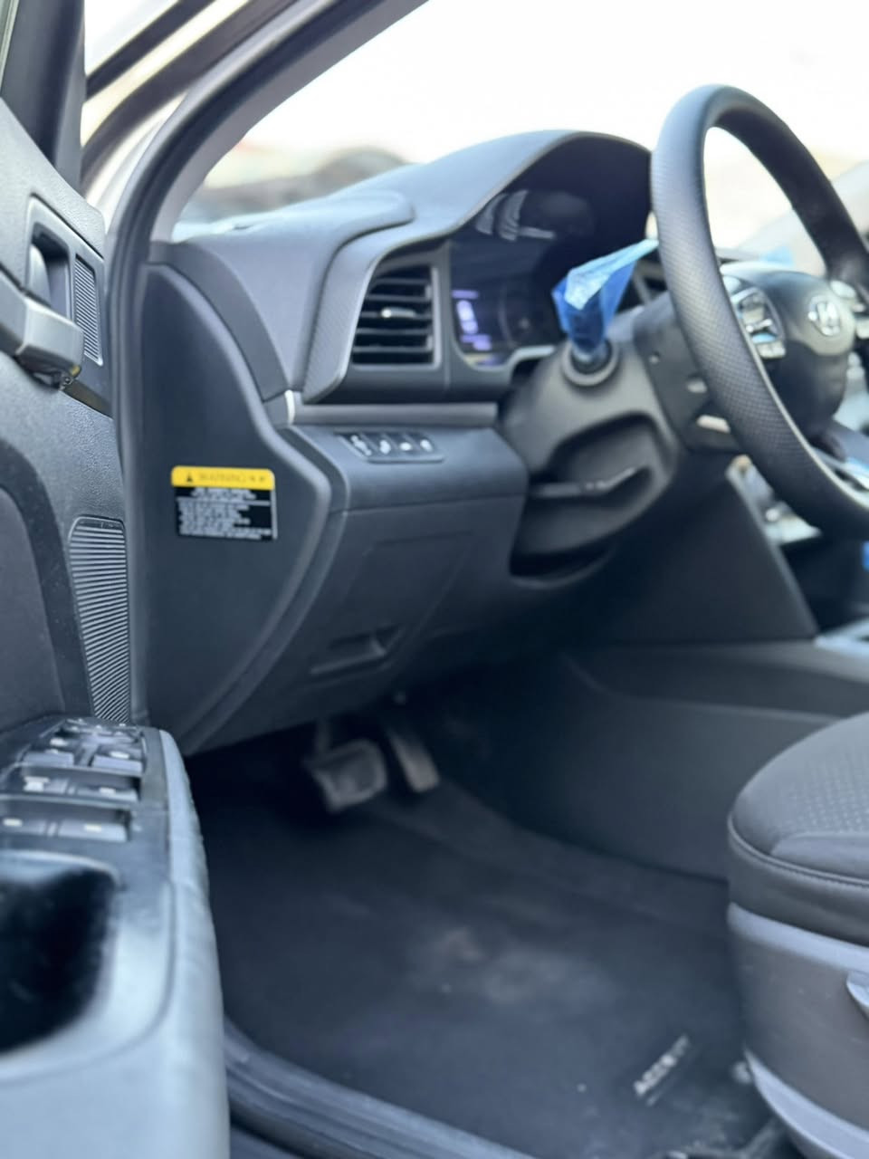 السلام عليكم
لنترا موديل 2019
رقم اربيل 
سنويه وهزه جداد
محرك 20 دوش
كير اي تي المرغوب 
الضرر موجوده الصور 
بدون دواخل بشرط 
مكان السياره موصل ايسر 
السعر (((143)))وبيها مجال بصيط
***********
