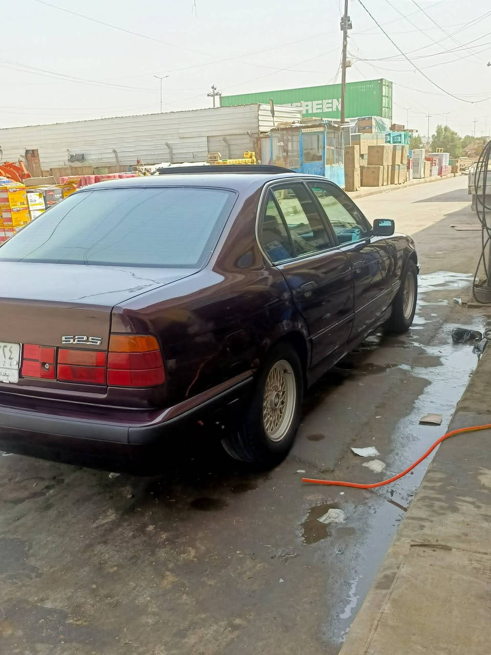 السلام عليكم بي ام 525اصل وفصل موديل94 سياره جديده وجاهزة مكينه وكير مكفوله فتحه رقم بغدا للاستفسار ***********
