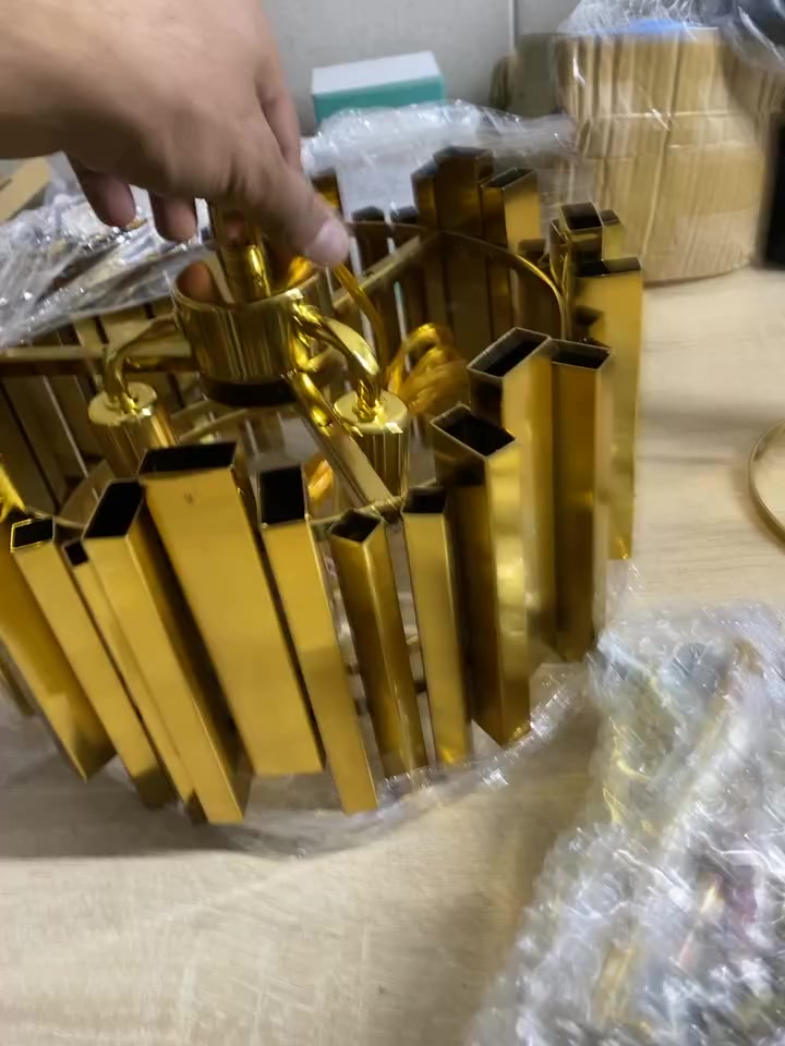 ثرية مودرن كما موضحة كلش حلوه 3 كلوبات تجي وسلسال مالتها هم ذهبي    وبيها 40 كرستالة من جوة تقريبا      سعرها 45 مع توصيل 😍


**إذا كنت صاحب هذا الإعلان وتريد حذفه لأي سبب، رجاءا أرسل رسالة إلى الدعم الفني**