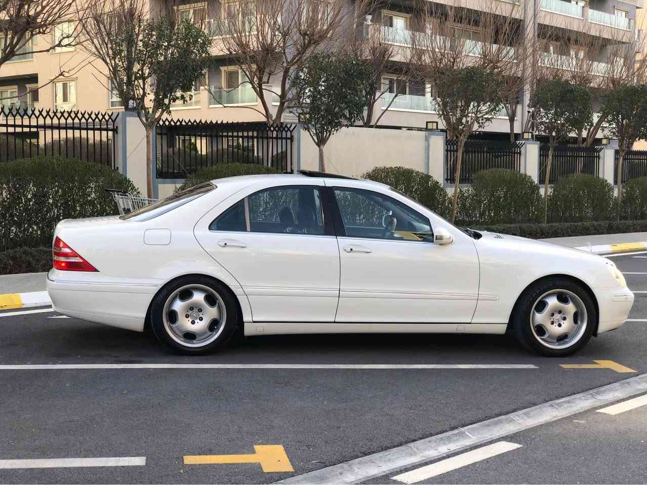 مارسیدز بێنز S350 (٢٠٠١) فول مواسەفات سەیارەکە دوبەیە ساخە بی دەعمە ٦ ساڵە لای خۆمانە زۆر زۆر تازەیە سەیارەکە بێ دەعموو لیدرانە. بۆیاخ ئەستورە  نرخی (  ١ دەفتەر ) ژمارەی خاوەنی ( ***********)سیارە(  آدوات.) السليمانية, العراق
