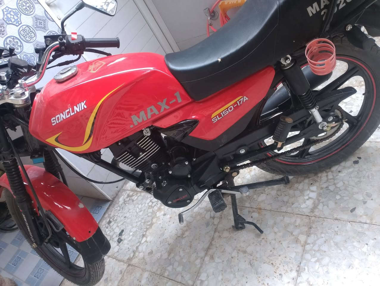 سلام عليكم
سونك زيرو ماشيه ألف دراجه زيروو ونضيفه وياها ورقتين 

السعر ٩٥٠ وبيها مجال قليل 

مكاني بغداد 

ساحت عدن 

هـ ***********
