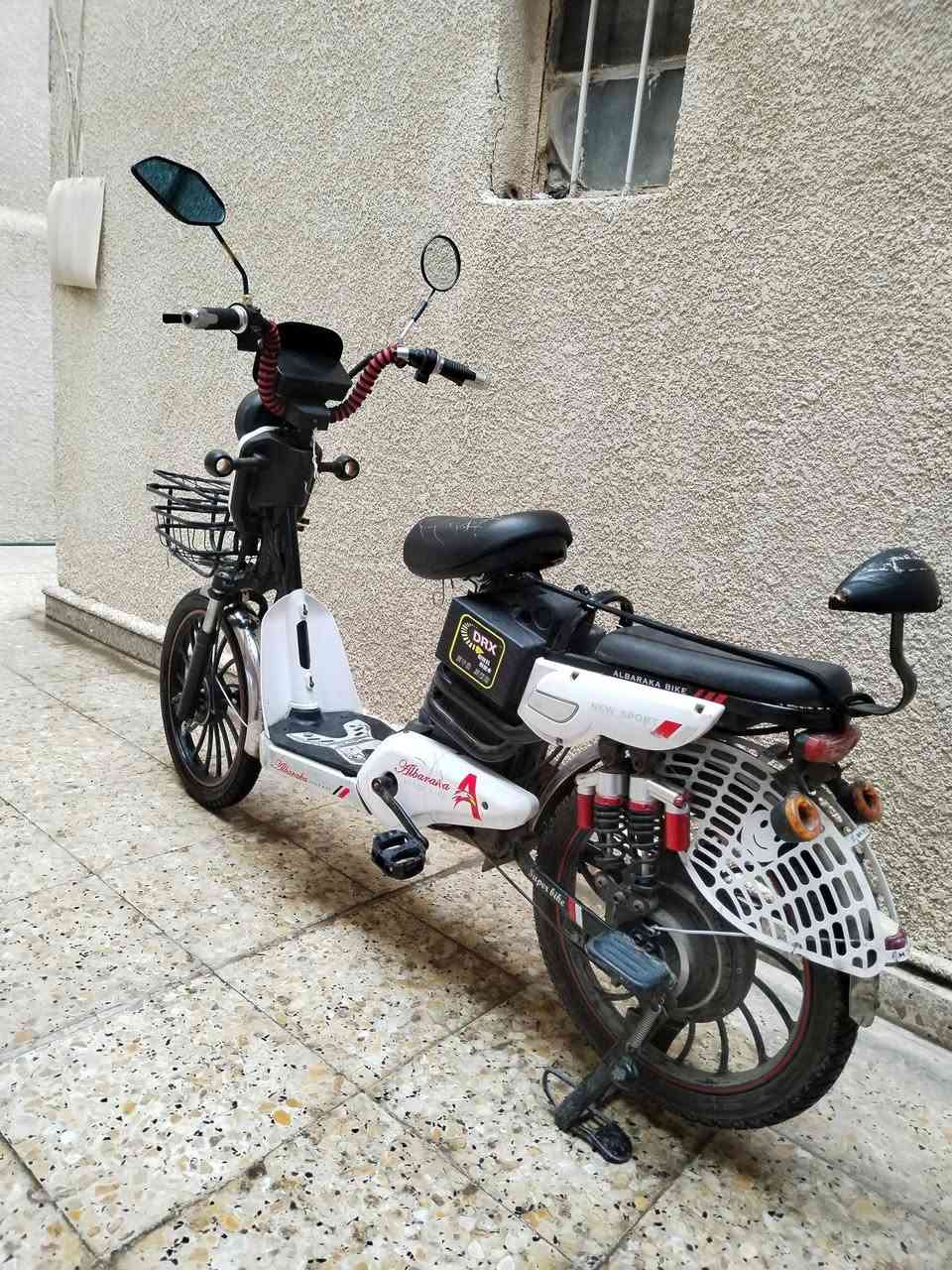 دراجه شحن حجم 20
بطاريات نظيفه وبحاله جيده

عدد السرع 3

اربع بطاريات كبار 

السعر 240 الف وبيه مجال

العنوان بغداد الكرادة

***********
