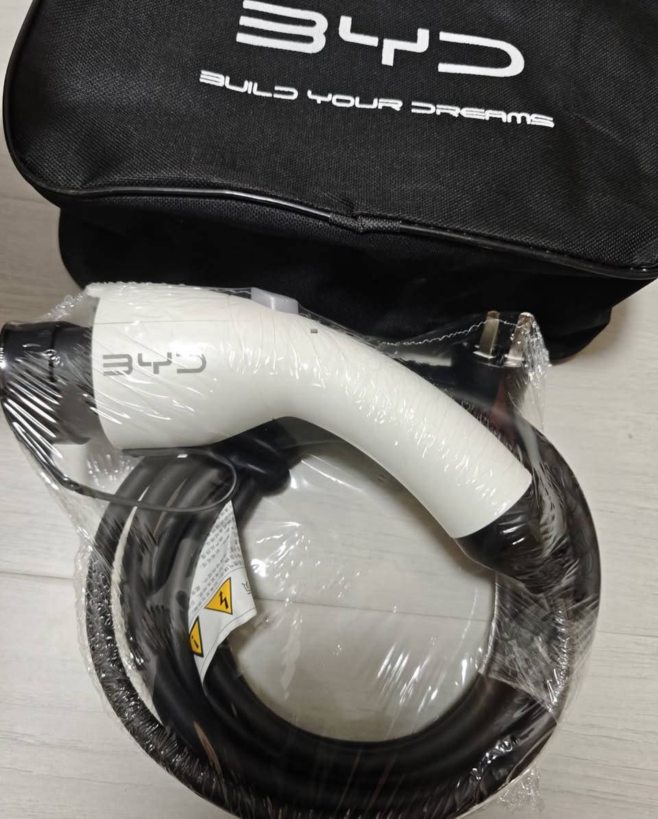 BYD’s 10A portable charging gun is such a game-changer!
You can charge your car anywhere at any time. Its 10A plug fits most regular household sockets perfectly to cover daily charging needs. Striking a balanced power output, the 10A rating ensures both practicality and top-tier safety. What’s more, this genuine BYD accessory delivers incredibly reliable performance.
 
#BYD #PortableCharger #ChargingGun


**إذا كنت صاحب هذا الإعلان وتريد حذفه لأي سبب، رجاءا أرسل رسالة إلى الدعم الفني**
