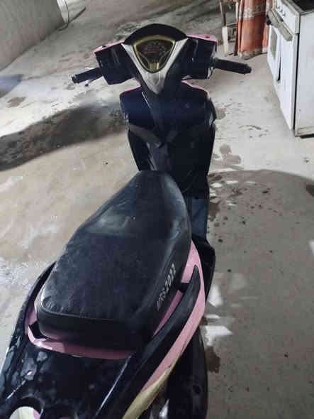 سلام عليكم دراجه للبيع مكينه مامفتوحه كهربائياته كله شغله ومحتاج واريد ابيعها سعر 350 وبيها مجال مكاني البصره الزبير رقم الهاتف،***********  موجود بي واتساب
