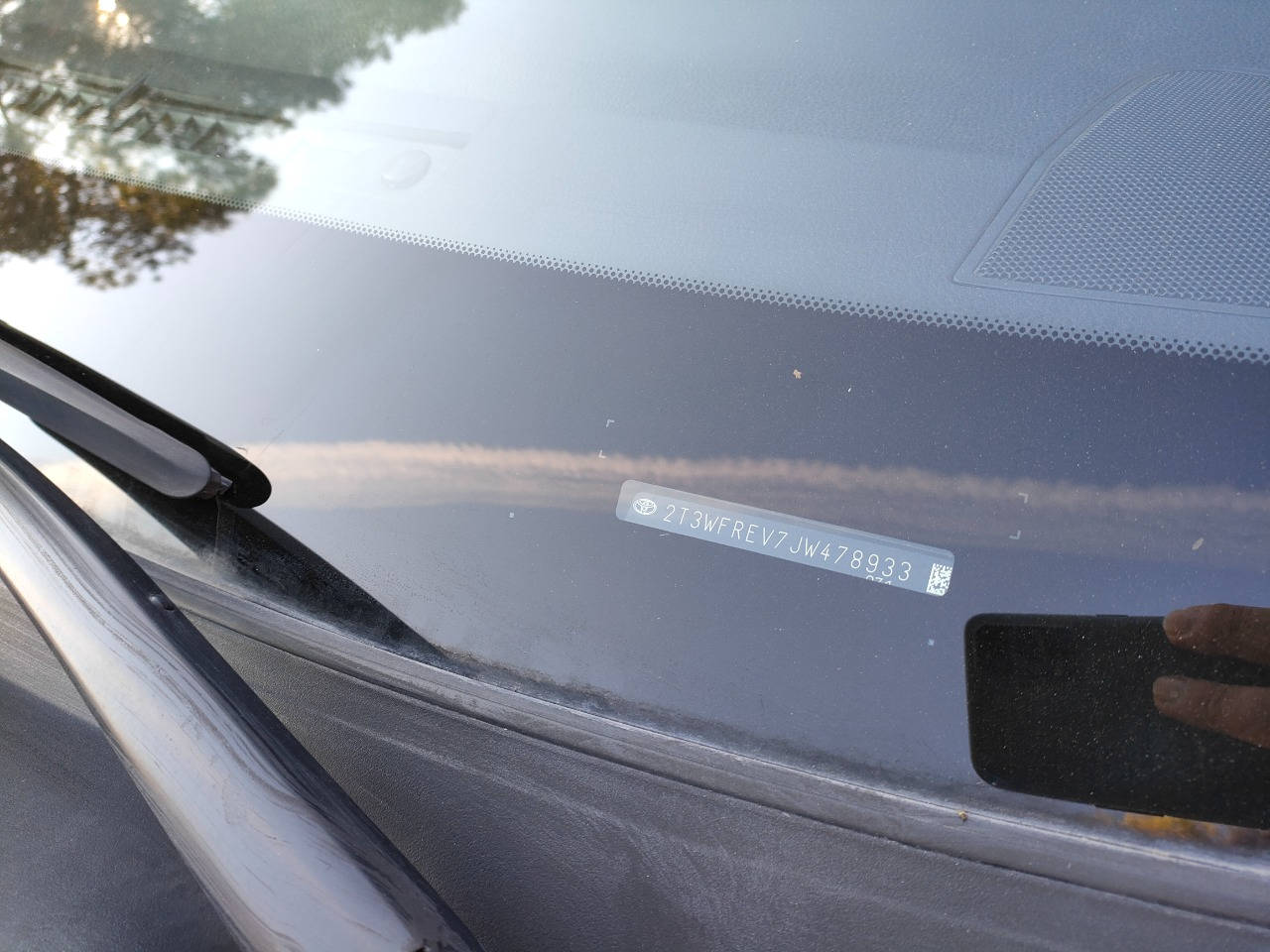 السلام عليكم،

تويوتا راف 4 (RAV4) للبيع موديل 2018 نوع (XLE) اللون نفطي، رقم أربيل وباسمي

حادث مبين بالصور، بدون داخل، جميع الايرباكات سليمة، سيارة جاهزة من كل النواحي.

شوية من البوند صبغ، نصف صندوق صبغ، بارد فقط جزء من الجاملغ الامامي صفحة النفر.

الرقم جديد 

4 اطارات جديدة

البطارية جديدة

اخر هزة سويتها طلعت 93 %.

السعر 172 وبيها مجال قليل


**إذا كنت صاحب هذا الإعلان وتريد حذفه لأي سبب، رجاءا أرسل رسالة إلى الدعم الفني**