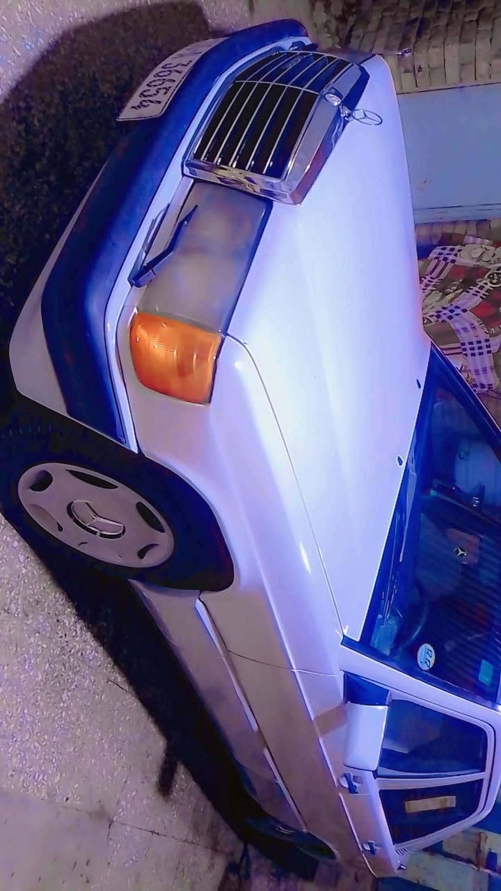 السلام عليكم للبيع اومراوس حسب القناعه مارسيدس دب موديل 1991 رقم شمالي دولي محرك وكير بطه جدد حداديه كارتون تخم تاير تبريد شغال فتحه شغاله اريل كهربائي سنترلوك شغال غرفه جديده كشن كهرباء قواعد دبل سليمات جاهزه مجهزه السعر 80 وبيه مجال بصيط
 مارسيدس 190 طيارين موديل 1991 رقم قادسيه دولي محرك وكير ونجي ناعم ياباني جدد قواعد دبل سليمات تخم تاير جديد حداديه عمه جديده غرفه كلش حلوه اريل كهربائي سنترلوك شغال جاهزه مجهزه السعر 60 وبيه مجال بصيط 
للستفسار ***********
العنوان ديوانيه حي الفرات
