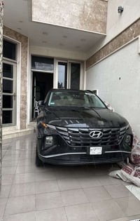 سيارة توكسان موديل 2024  نظام هايبرد وشحن و بانزين ( ثلاث أنظمة) ماشية...