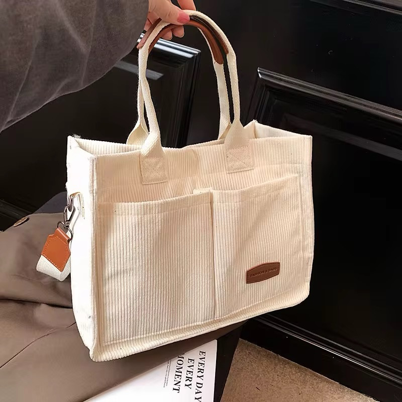 ✨ شنطة كوردروي أنيقة وعملية ✨

🤍 لون كريمي هادئ يليق على كل الإطلالات
👜 تُستخدم كشنطة يد أو كتف
📦 واسعة ومناسبة للجامعة، الدوام والمشاوير اليومية

💰 السعر: ٨,٠٠٠ د.ع فقط
🚚 التوصيل: ٤,٠٠٠ د.ع لجميع محافظات العراق
✅ ضمان فحص القطعة أمام المندوب

سعرها لطيف وشكلها مرتب ويطلع حلو على اللبس اليومي 🤍

#اكسبلور_فولو #اكسبلور_explore #حقيبه #جنط #trend


**إذا كنت صاحب هذا الإعلان وتريد حذفه لأي سبب، رجاءا أرسل رسالة إلى الدعم الفني**