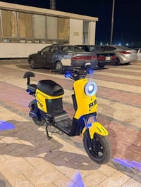 دراجة شحن للبيع R9 موديل 2025 ماشية 2250 كيلو متر بطارياتها بعدهي جديد...