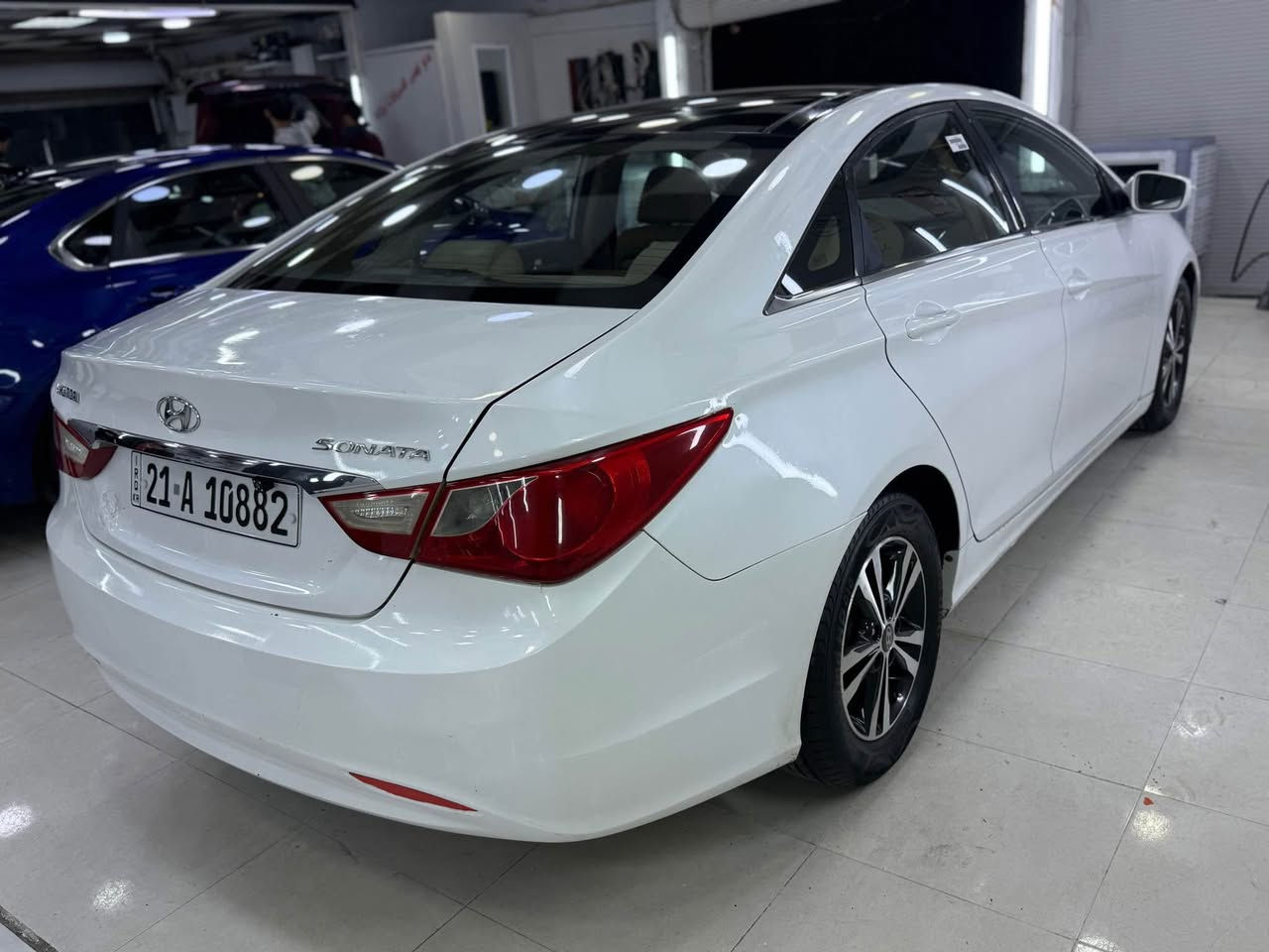 هونداي سوناتا مضلع 2011 خليجي لون ابيض 
 فول مواصفات بانوراما …
خليجيه 
محرك 2400 دوش  مفتوح بدون عيب
كير اوتوماتيك 6 نمر بدون عيب

داخل صحراوي عسلي لونين شركه
شاشة كامره
تحكم ستيرن
تبريد قطعتين
ويل كروم 
مرايات شفط 
واشاره بل مري 
حساسات خلفيه
بروجكترات
4دسك وABS
نظام ايكو

سياره جديده ونصبه فول وترتيب ونظافه 
( محرك/كير/تبريد/تدفئه/كهربائيات/صدر ) كلها توب متحتاج اي مصرف 
تخم تايرات جديده 

🔺السياره بيها صبغ (جامرلغ وبنيت ) بدون دواخل 
مكفول بدون دواخل بدون ايرباك

🚦رقم سليمانيه 21دولي  /سنويه جديده 2030 /هزه جديد شرط التحويل ثاني يوم

السعر / 115 
مكاني كركوك 
 
للاستفسار *********** كركوك, العراق
