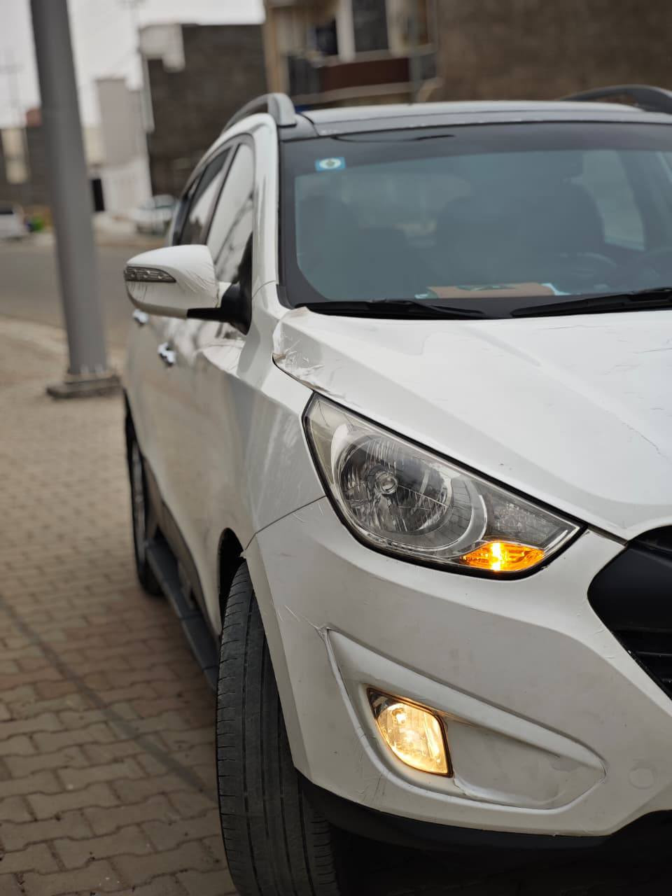 السلام عليكم 
توكسان خليجي 2011 ليميتد 1/1 دفع رباعي محرك 2400 المرغوب المواصفات الفول معروفة بانوراما ، داخل جلد ،شاشة اني شادلها، الداخل لونين بيجي وقرميدي وباقي المواصفات معروفة،
السيارة استخدام شخصي وكاملة من كلشي رقم بغداد بأسمي تحويل مباشر 
السعر 147 وبيها مجال بسيط 
 للتواصل ***********
