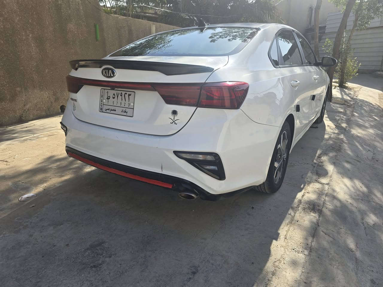 السلام عليكم فورتي موديل ١٩ كير خير من الله مكينه جديده سنور موجود بالمنشور صور حادث بالمنشور السعر ١٢٧ بيه مجال مكان سياره بغداد زيونه رقم هاتف خوان اني مكلف بالنشر رقم الهاتف صاحب سياره ***********
