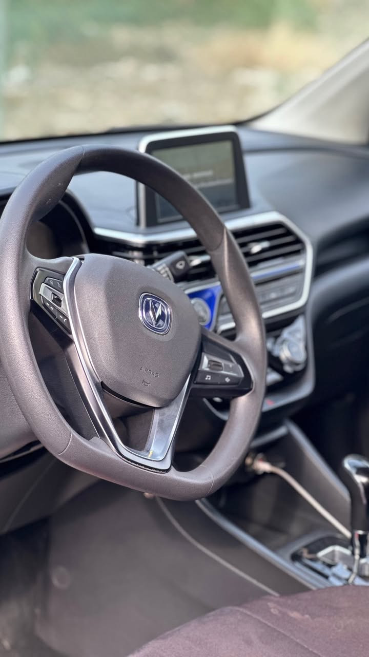 السلام عليكم
سياره شانجان ال7 للبيع سياره جديده بعدهه اخت الزيره ماشيه 15.000الف بيه بس شخط بلجاملغ الخلفي مو قوي مبين بلصوره بسمي السياره 
السعر 105وبيه مجال 
***********
