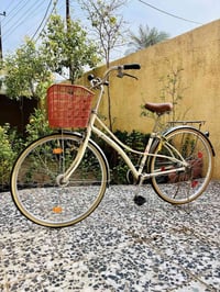 بايسكل بناتي باله من شركة (Arpege) حجم27 ياباني أصلي لون كريمي مميز ، ...