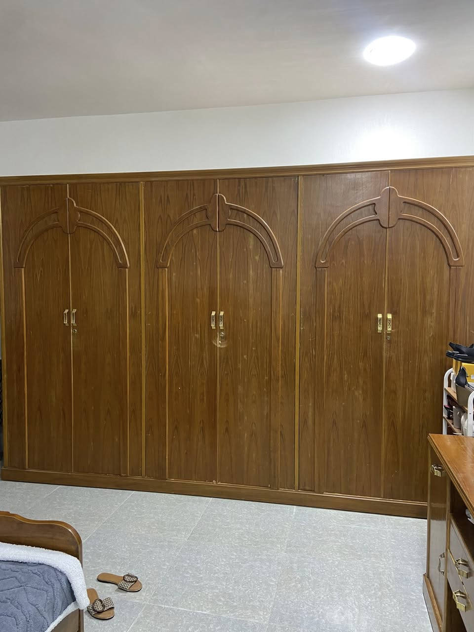 غرفه نوم للبيع 
سعرها مليون وبيها مجال 
الغرفه نظيفه 
مكاني الغزاليه 
***********
