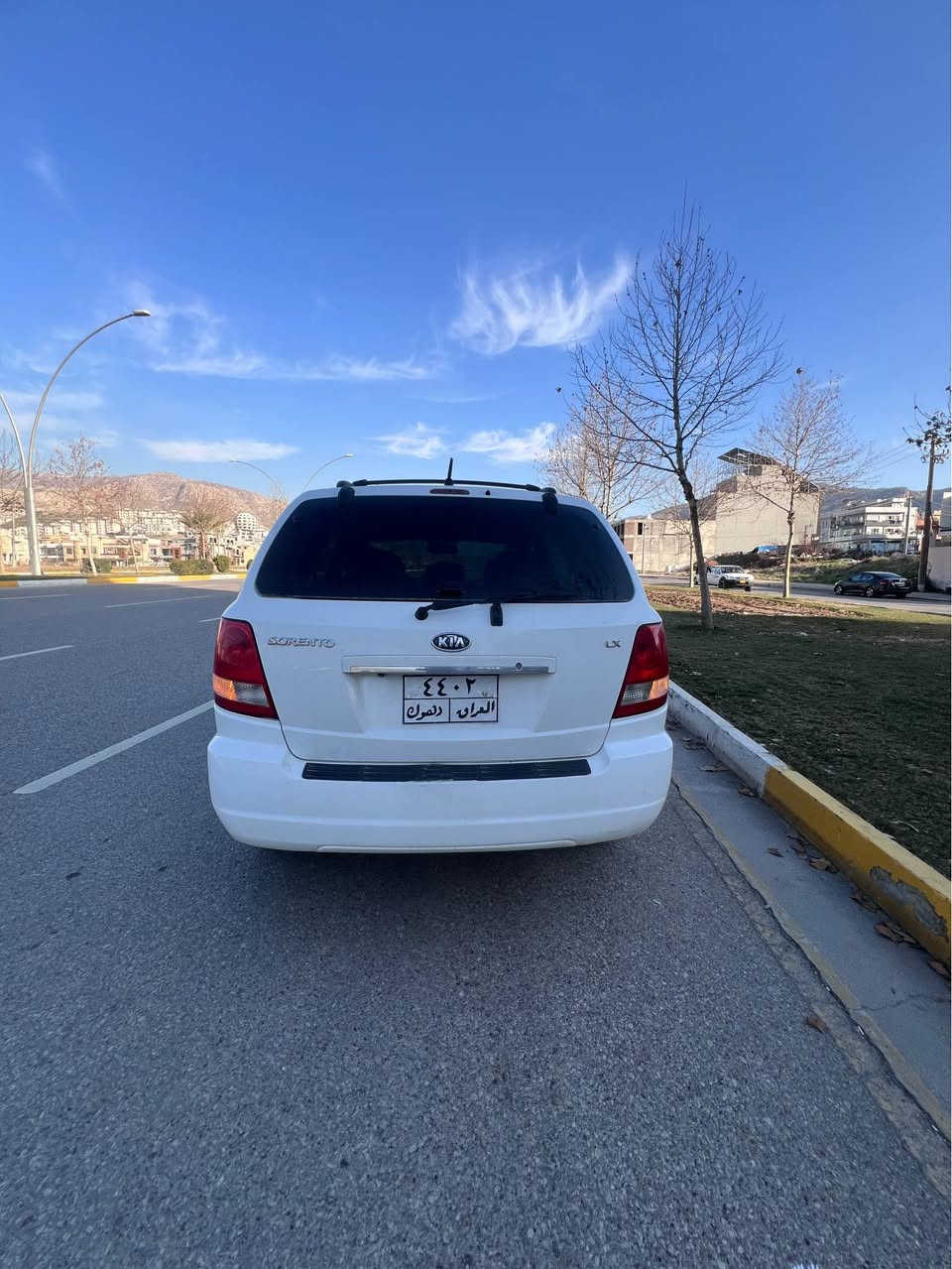 كيا سورينتو موديل ٢٠٠٦ محرك ٣،٥ 
كير ومحرك وتبريد بشرط 
تحويل وكاله بشرط 
بدون دعم و بدون ضربه فقط 
نص باب سايق صبغ بدون دواخل
يعني نص قطعه صبغ 
سياره على وضع شريكه احل من ص
سياره مكانها دهوك 
سياره دبل اكسل و كير توماتيك 
وشاشه وكاميره اكو هويه مواصفات اخرى
سعرها ٨٨ ورقه 
*********** بيها واتس دهوك, العراق
