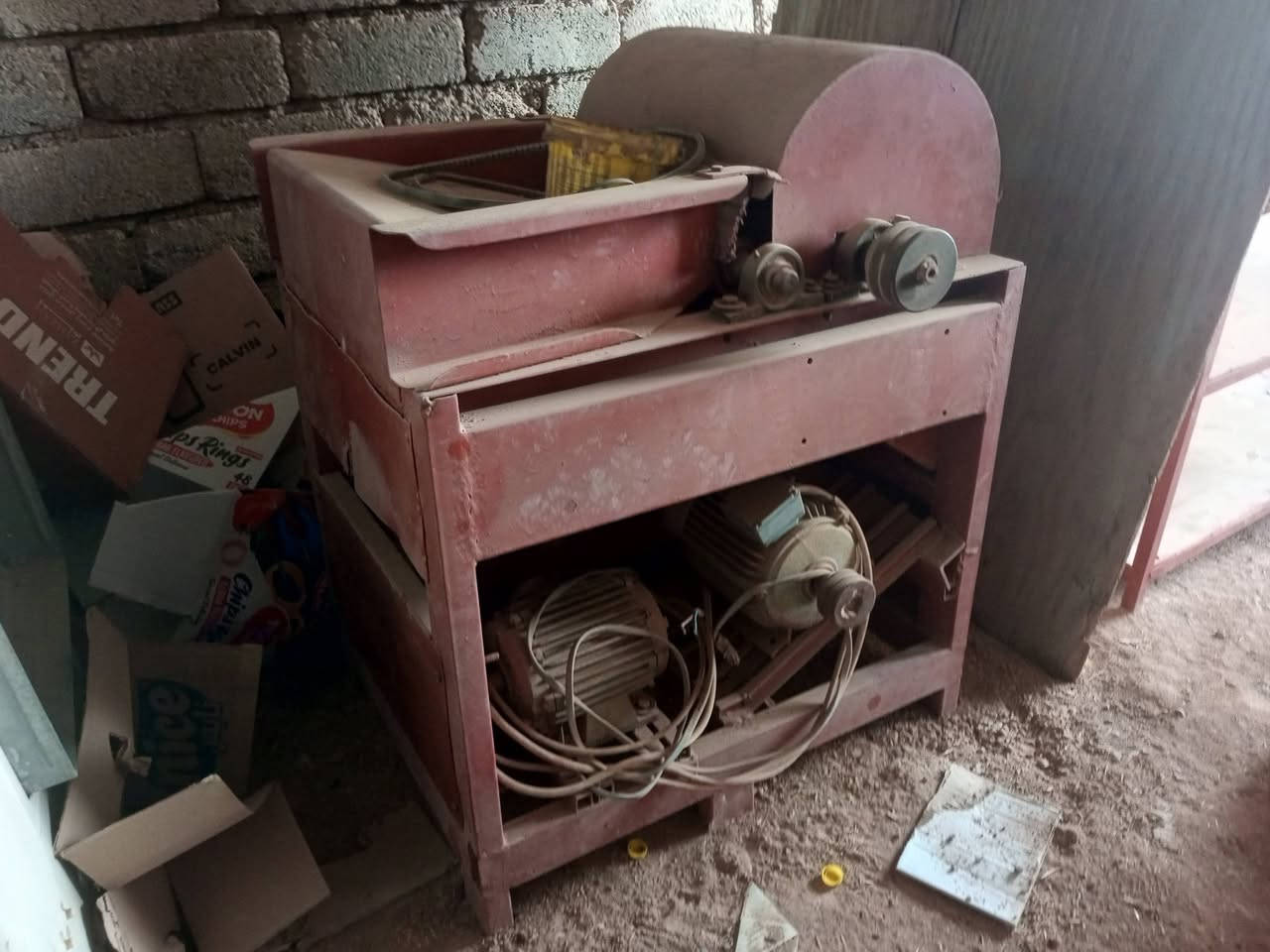 السلام عليكم حلاجه للبيع الاستفسار عل رقم ***********
