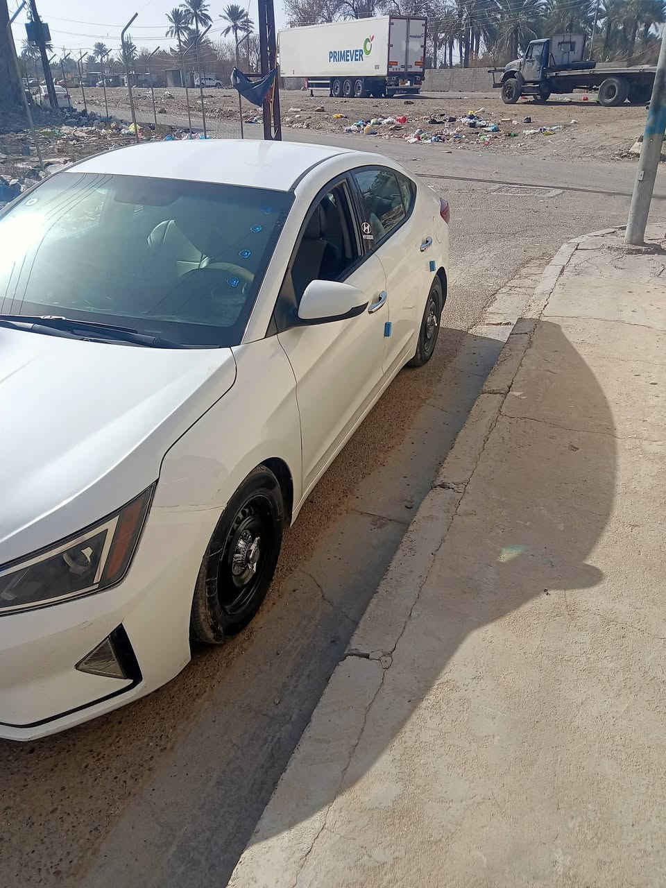 للبيع الانترا موديل 19 سياره جاهزه بيه 3قطع صبغ عنوان البياع سعر 125  رقم ***********
