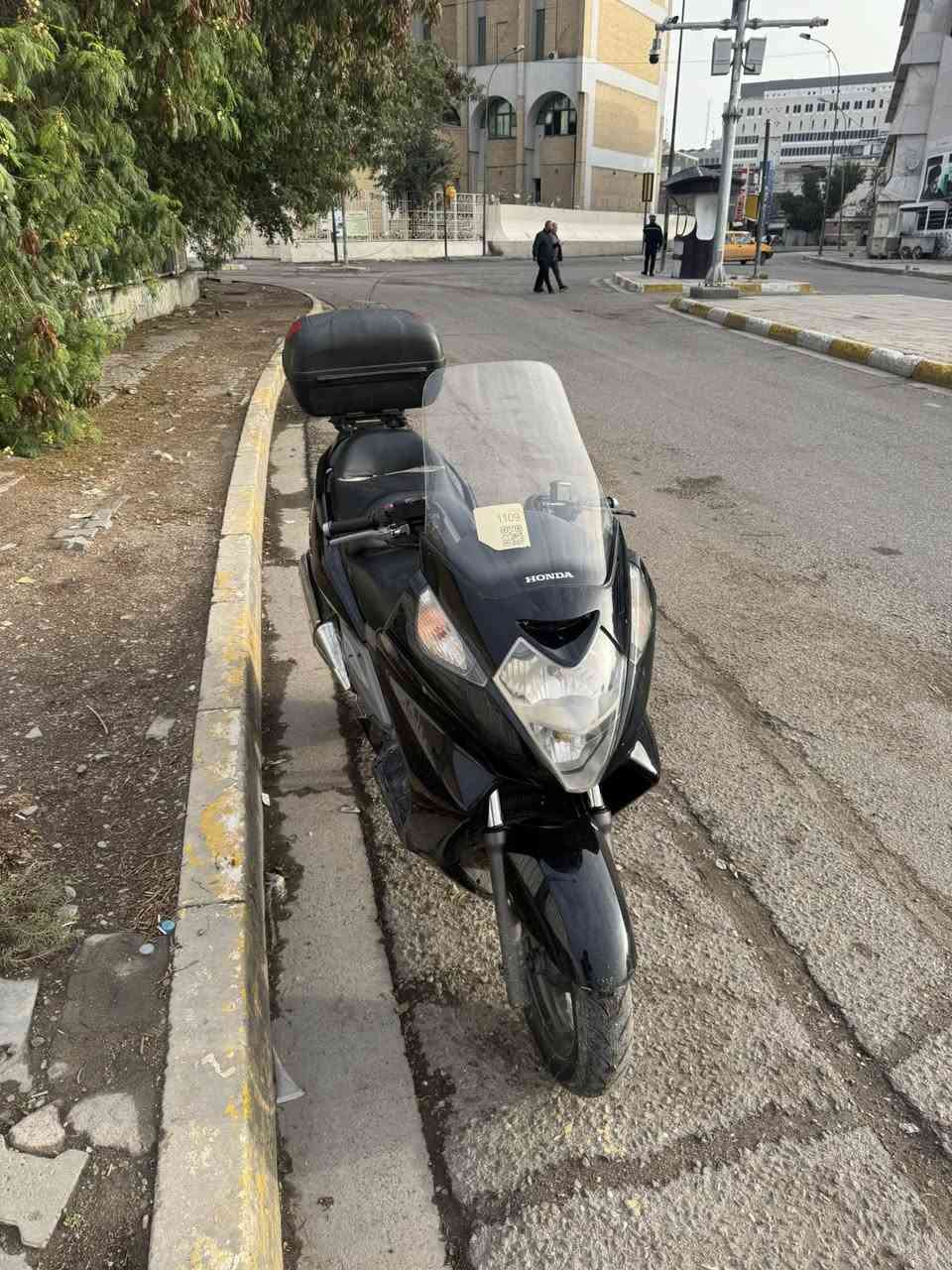 السلام عليكم 
سلفر 400 للبيع 
 الدراجه خير من الله 
تجي وتفصح بيه نواقص قليل بل فيديو شوفهن 
السعر 13 وبيه مجال 
اتصال *********** 
وتساب ***********
