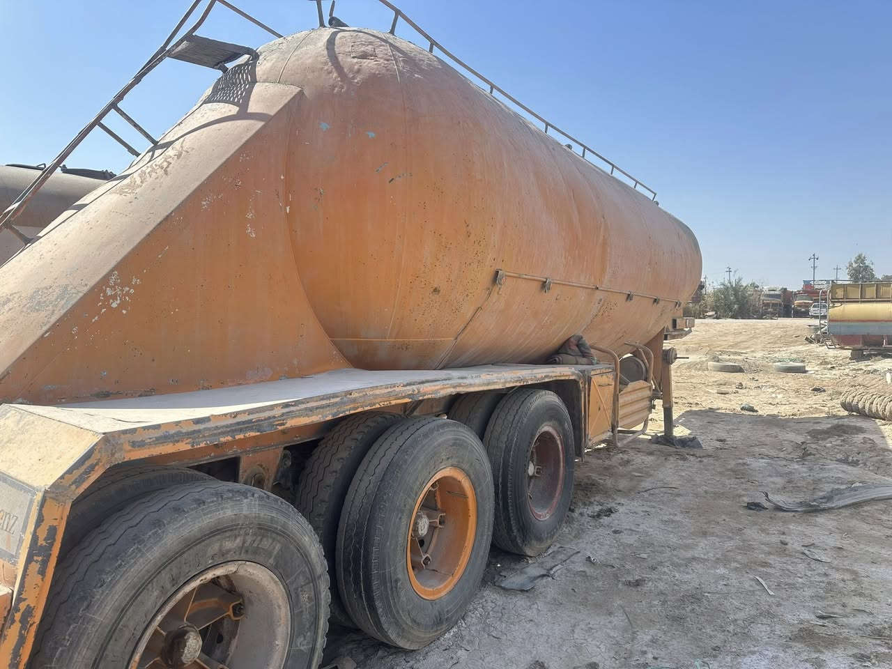 للبيع سايلو سويدي ٣ دناكير بدون دويز وضاغطه
***********
