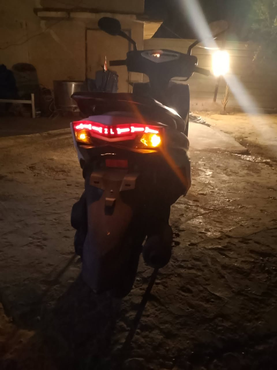 سلام عليكم ورحمه الله وبركاته 

دراجه سكنز للبيع موديل2022
مكينه جديده مامفتوحه بك لايت اشاير عداد سرعة عداد بأنزين كله شغاله كهربائيات بل كامل يشتغلن بريكات امامي خلفي شغالات قفل ستيرن قفل جوزه تخم تأير جديد دبلات 4 شغالات لايت عالي ناصي رماش لد شغال جك صفح جك نص جدد دراجه جديده ماعايزه برغي سعر 325وبيه مجال مكان الديوانية قضاء المهناويه لاستفسار ***********
