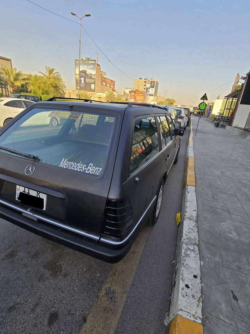 مرحبا شباب دب ستيشن للبيع او مراوس باحدث موديل 91 بيبي شبح بس شاديلها مكينه 300 قبغ اسود كير مكينه جديد  تبريد حلو كهربائياتها كلها شغاله حتا الاريل بس انكسر عندي وعفته   جنطه شفط السياره بيها جراد اني غلفتها للجماليه عارضها ب 60 وبيها مجال  والستفسار اتصل ع الرقم *********** وبي واتساب
