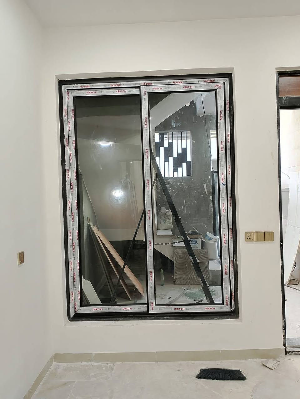 للبيع بناية ١٠٠م واجهه ٤م  بناء درجة اولى  ٤طوابق شقق معزولة درج خارجي المنصور حي دراغ  كل شقة صالة ومطبخ و٢ حمام و٢غرف منام مع سبالت وكاونتر مطبخ   
السعر /٦٥٠ مليون قابل للتفاوض


**إذا كنت صاحب هذا الإعلان وتريد حذفه لأي سبب، رجاءا أرسل رسالة إلى الدعم الفني**