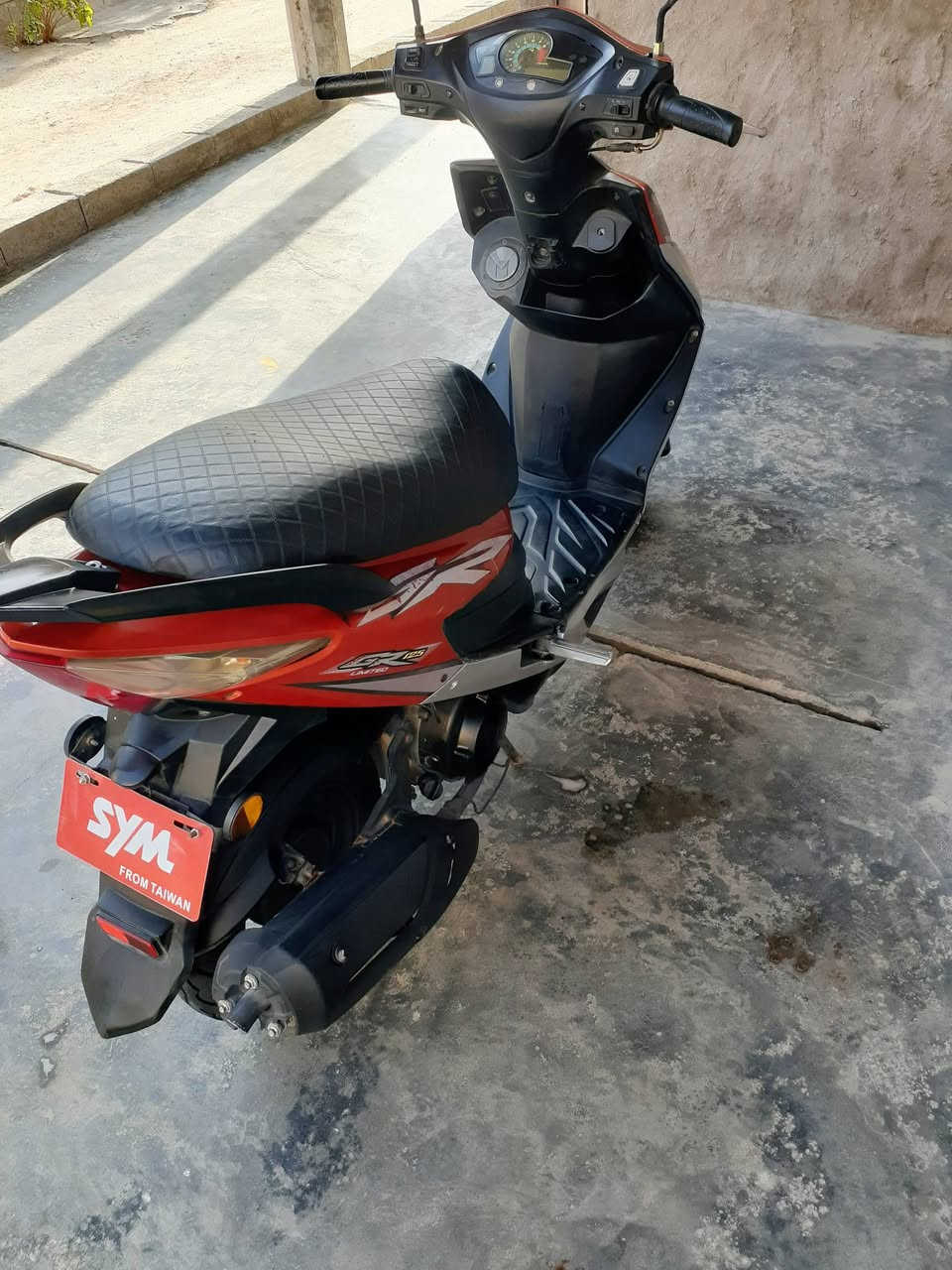 من رخصة الادمن 
دراجة سايم نحلة اكتروني للبيع
شغالة صلف وهندر وكهربائيات
محرك نضيف نشاط تمام الكشر كما
موضح نضيف السعر 500 وبيها مجال للشراي 
للاستفسار الاتصال ***********
