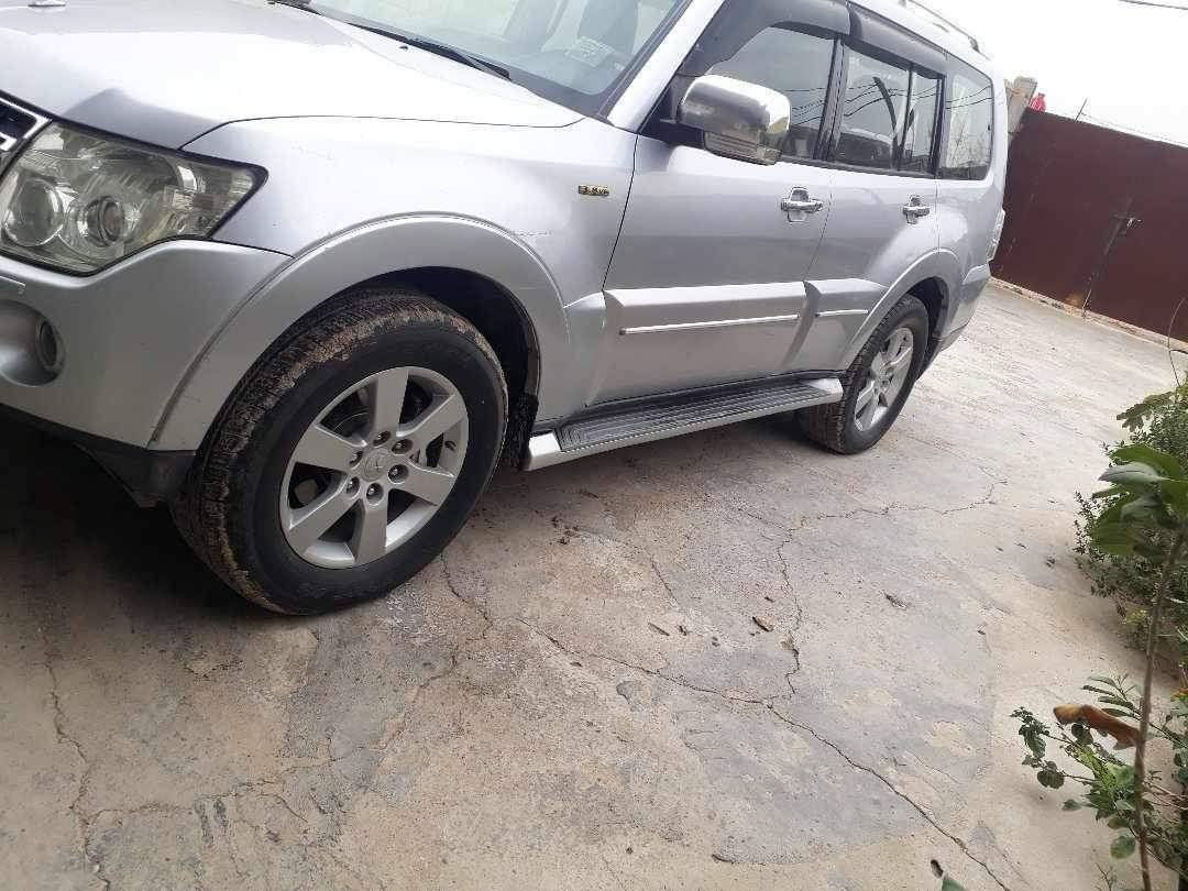 السلام وعليكم من رخصت الادمن المحترم باجيرو حبتور موديل 2008 كلش جديده مكفوله من الصبغ والتبديل ماشيه 170 الف مكينه 3800 رقم بابل بسمي مشروع وطني لل 27 ملاحظه السياره جاهزه وترايها اخبل ناعمه كلش رقمي ***********
