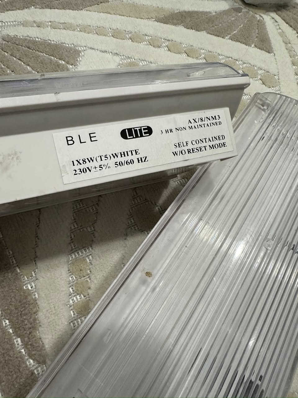 لايت ثابت شحن يعمل بعد انطفاء الكهرباء 
اجاك الصيف ومشاكل الكهرباء ماتخلص
لايت عدد ثنين بسعر 10 الاف 
توصيل 5 
شغالات تحتوي على بطاريات بداخله


**إذا كنت صاحب هذا الإعلان وتريد حذفه لأي سبب، رجاءا أرسل رسالة إلى الدعم الفني**