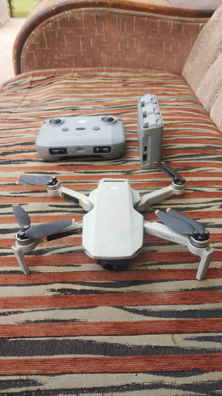 سلام عليكم عندي هاي درون مني 2 
للبيع  بيهة افطور مثل ما موضح بلصورة   
تصويرهة 4k
الطياران 5ڪم
ارتفاع 500
اريدهة  بيع او مراوس وانطي فرق 
مني 3 
مني 4 
ملاحضة / الفطور ما مئثرات على الطيران مالتهة


**إذا كنت صاحب هذا الإعلان وتريد حذفه لأي سبب، رجاءا أرسل رسالة إلى الدعم الفني**