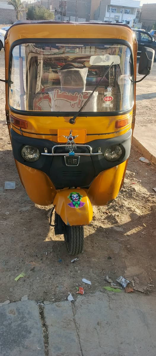 سلام عليكم تكتك 18 شهر 11رقم وسنويه نكليزي ب اسمي تحويل مباشر  سعرهه  5و800وبيهه مجال مكاني بغداد حي البتول قرب فلكه حي النصر ***********
