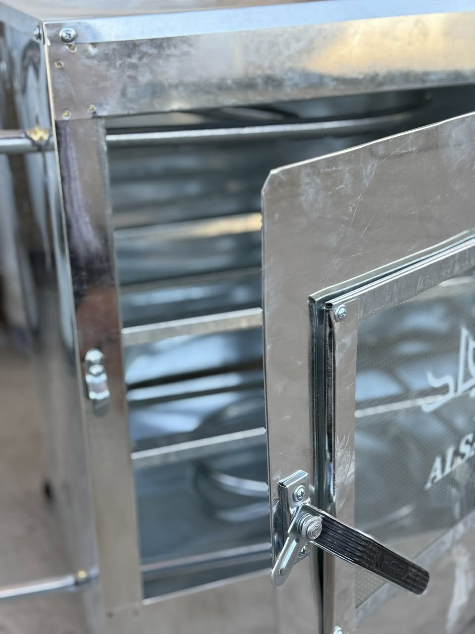 فرن  بس ب 38 الف             الحجم الكبير صينيتن          شرط درجه اولى.    موصل كوكجلي قرب محطه الهاشمي.   #يوجد توصيل داخل الموصل فقط 
***********
***********
