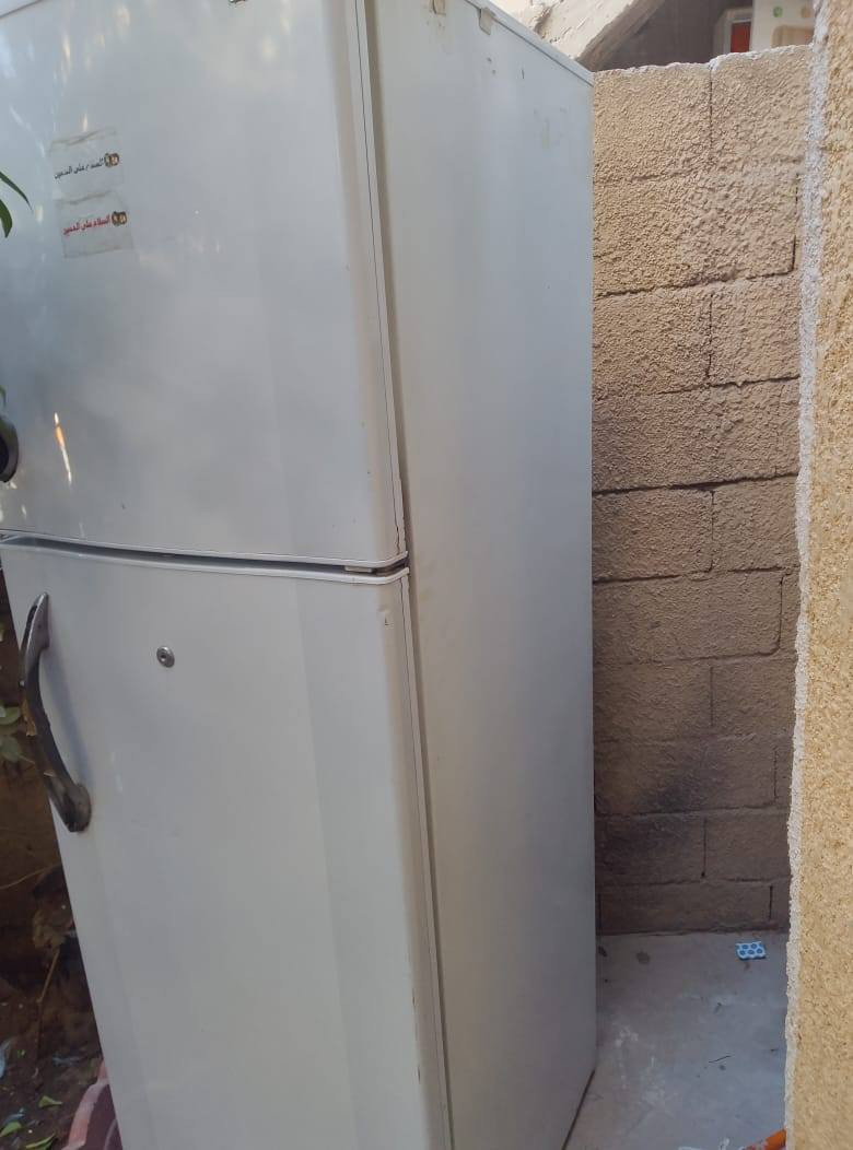 السلام عليكم 
ثلاجه كونكورد امبدل بيه فريز أو كمبريسر أصلي صارله شهرين امبدلهن ثلاجه نضيف اتخبل افحص بالله تأخذه مكاني سبع ابكار السعر 200 أو بيه مجال بصيط متواجد واتساب 
***********
