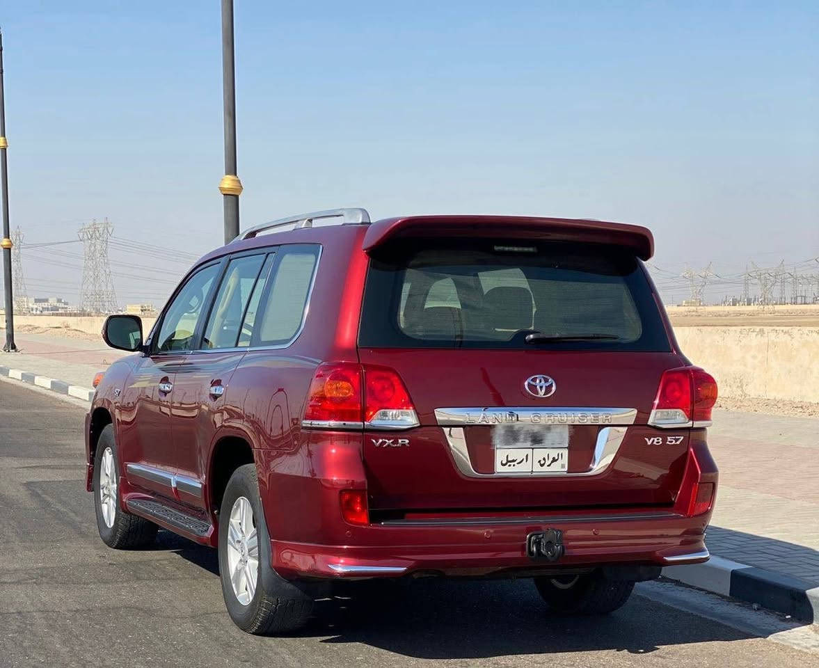 السلام عليكم   للبيع 
لاندكروز فكساره موديل  2013  ابريم اللون ماروني 

 مواصفات لكزس 

‏VXR 5700 فول مواصفات 1/1
8 سلندر
الموديل 2013 تكمه وسنويه 
رقم اربيل بأسم شخص   
المواصفات 
عداد المشي 200  الف 
محرك 5700 العداد 260 
نظام صوت JBL
كامرات 360 درجه 
الداخل جلد بيجي اصلي
الكراسي جلد كهرباء اثنينهم كرسي السايق 3 دكم الكراسي الاماميه تبريد الكراسي ذاكره 
الاستيرن كهرباء 
كامرات محيطيه ٣٦٠
الصندوك كهرباء شفط 
دفدي بالقماره اصلي 
السياره فول مواصفات لكزز  
السياره مكفوله من الصبغ والبارد فقط الدعامية الامامية    
الباقي كفاله عامه 
السياره جديده بمعنى الكلمه 
انظمه قياده 
طفايه 
ارباكات 
علماً السياره جديده وما تصرف عليهه ربع تخم تاير جديد شاده صيانه كامله مسويله 
العنوان البصرة 
اي استفسار تكدر تتصل على الرقم *********** او تراسل ع الوتساب
