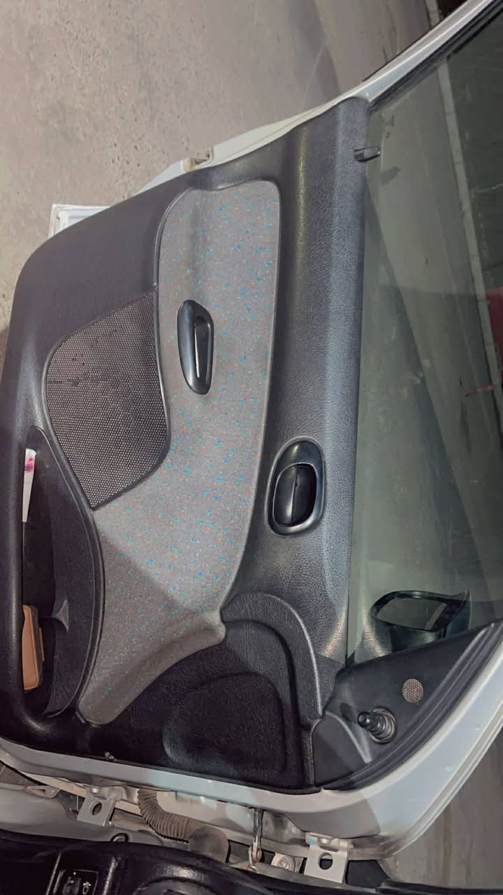 السلام عليكم بيجو 206/2009 بيها  صبغ بنيد جاملغ امامي واحد بدون ضربه تريد تحويل او وكاله *********** (بي واتساب)
