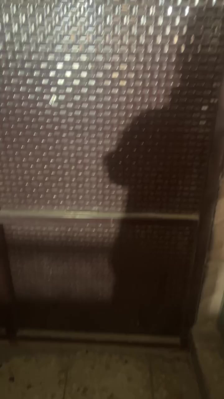 الطول ١١ متر و نص 
طول  ١٢٠ متر منها ب ارتفاع ١٨٠ 
و ١٢٠ متر منها ب ارتفاع مترين 
و الباقي ب ارتفاع مترين و٢٦

بغداد العبيدي 
***********
