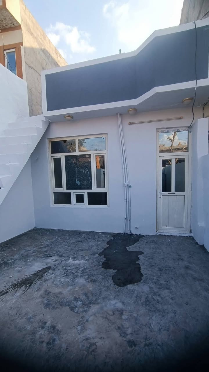 #خانووی_نایاب بۆ فرۆشتن ⛪💒
ناونیشان 📍کەلار _ ناحیەی ڕزگاری (سموود) 

🔴 گەڕەکی ئاوباریک نزیک مزگەوتی عومری خطاب🌆🌃  
🔴ڕووبەری 5 بە 20 = 100 مەترە 📏📐
🔴 ڕێگەپێدانەوبەشەردی وەکالە 🖼️
🔴 شوێنێکی زۆۆر خۆش و دڵگیری هەیە. 
🔴 کامل ژوورەکانی 1.20 کاشییە
🔴 نزیک هەمووخزمە گوزاریەک  🛍
🔴هەموو مواسەفاتێکی تیاکراوە🎁

🔴 ژوورەکانی ئەم خانووە پێکهاتووە لە ⬇️

🔵 میوان 🪑🚪
⚪ مساعد مطبخ 🍽️🫖
🔵هۆڵێک 🖼️
⚪ژوورێکی نوستن 🛋️🛏️
🔵ڕۆشنایی 🪟
⚪ مشتەمەلات 🛁🚿

بۆ زانیاری زیاتر
ژم***********
ژم***********

ئێوەی بەڕێزیش هەر موڵکێکتان هەبوو بۆ فرۆشتن یان ویستان بیکڕن دەتوانن ڕەسم و زانیارییەکانتان بنێرن بۆ ژمارە ڤایبەری 📳
