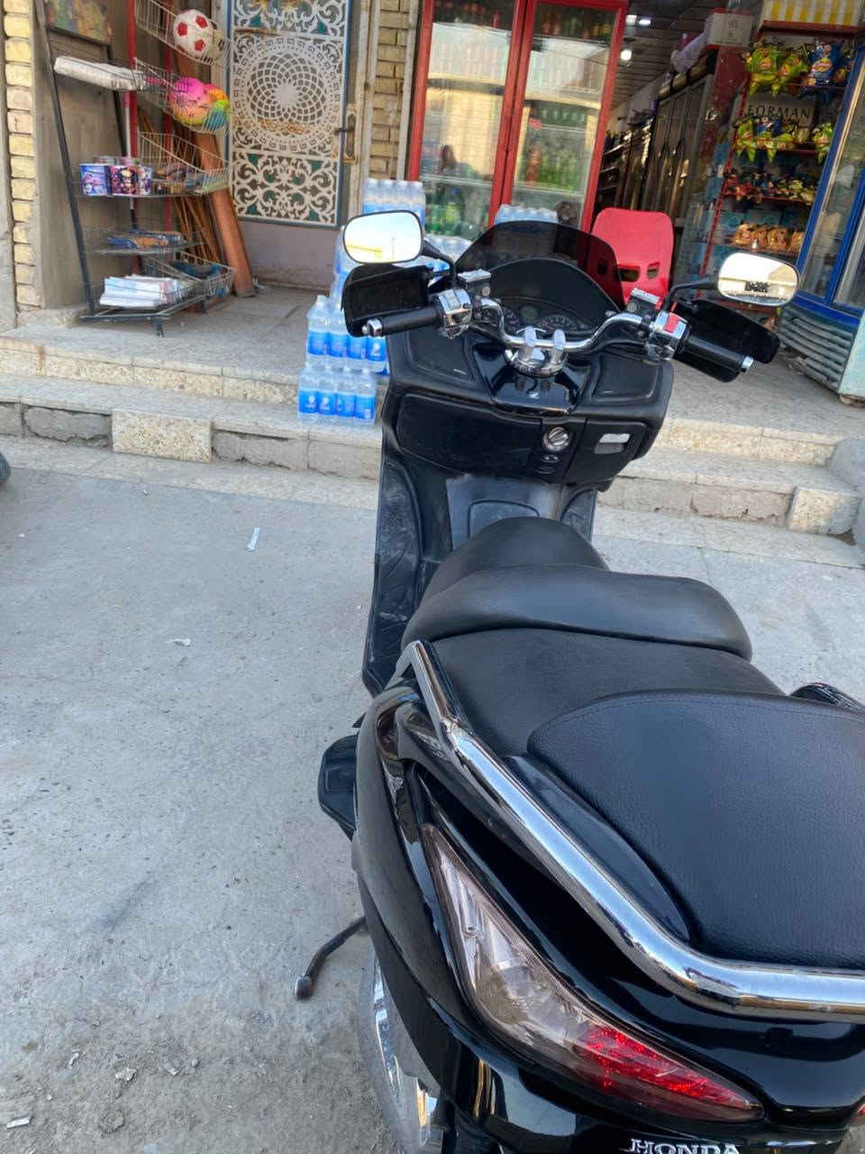 سلام عليكم فورزا 0.8 نضيفه الدراجة فول مواصفات عميه مبدل بيهه بس بستم وكفرات بلاديه دراجة خير من الله ويل وتاير خلفي جدد مكينه نشطه شوكت ماتجيهه نكرا بكل وكت
مكاني:سبع البور
رقمي:***********
السعر:مليون و١٠٠ وبيها مجال
