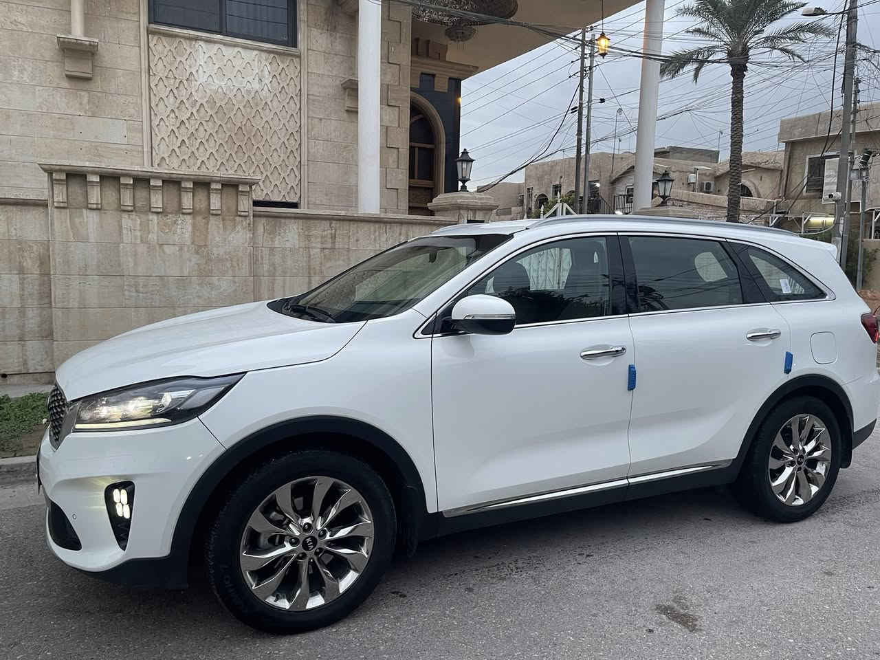 كيا سورنتو خليجي موديل 2020 رقم بغداد باسمي محرك 6 سلندر مكفوله من الضربه والصبغ بيه بارد شويه بلباب ورصعه بل بنيد ماشيه 68 حقيقي سياره جديده مواصفاته كشنات جلد 7 راكب جنطه كهرباء زنون لدات لردات خلفي تبريد 3 قطع حساس امامي خلفي مكاني بغداد الاطباء السعر 260 
  

***********
